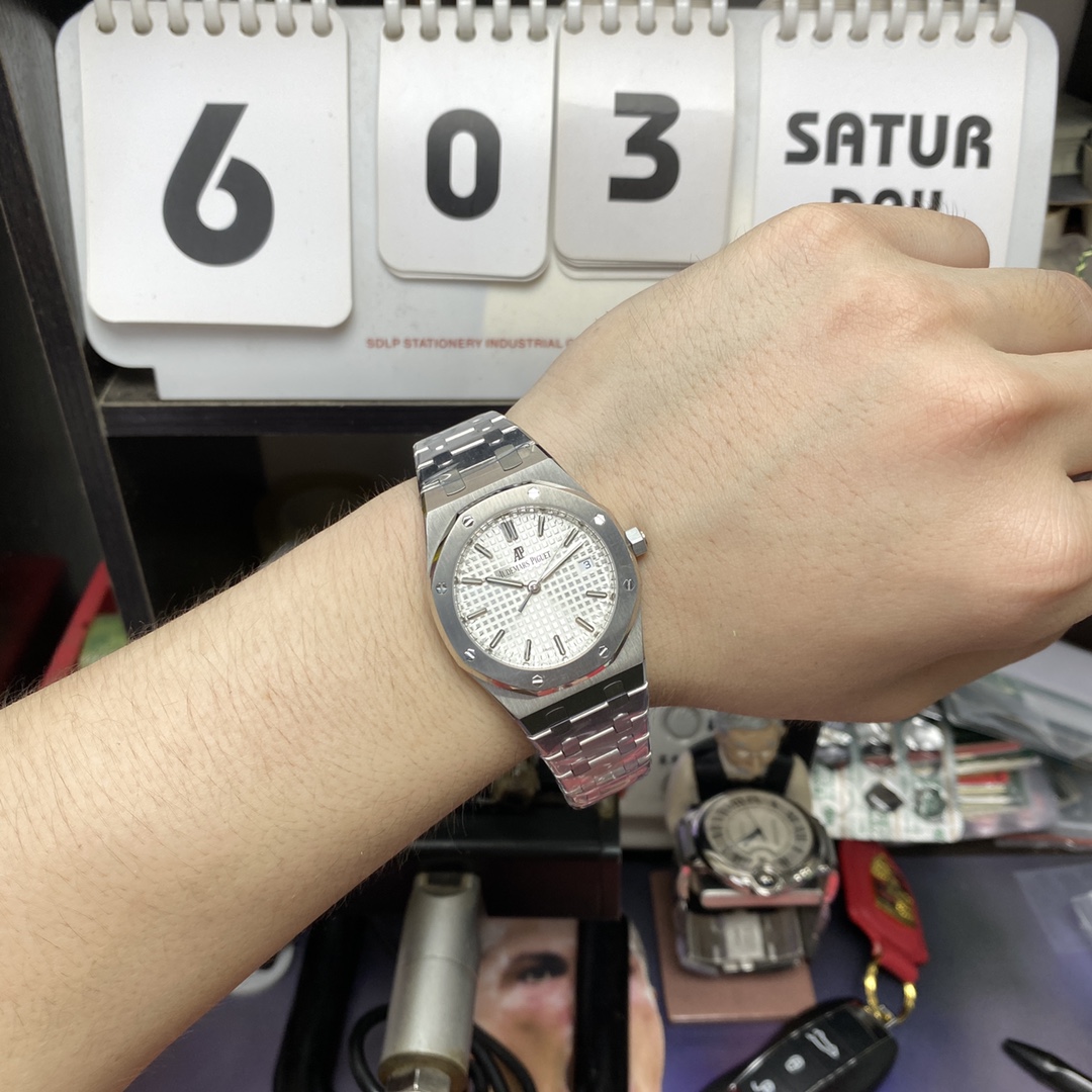 Audemars Piguet Royal Oak Offshore Series 77450ST.OO.1361ST.02, White Dial Steel Bracelet, 34mm size.WOMEN