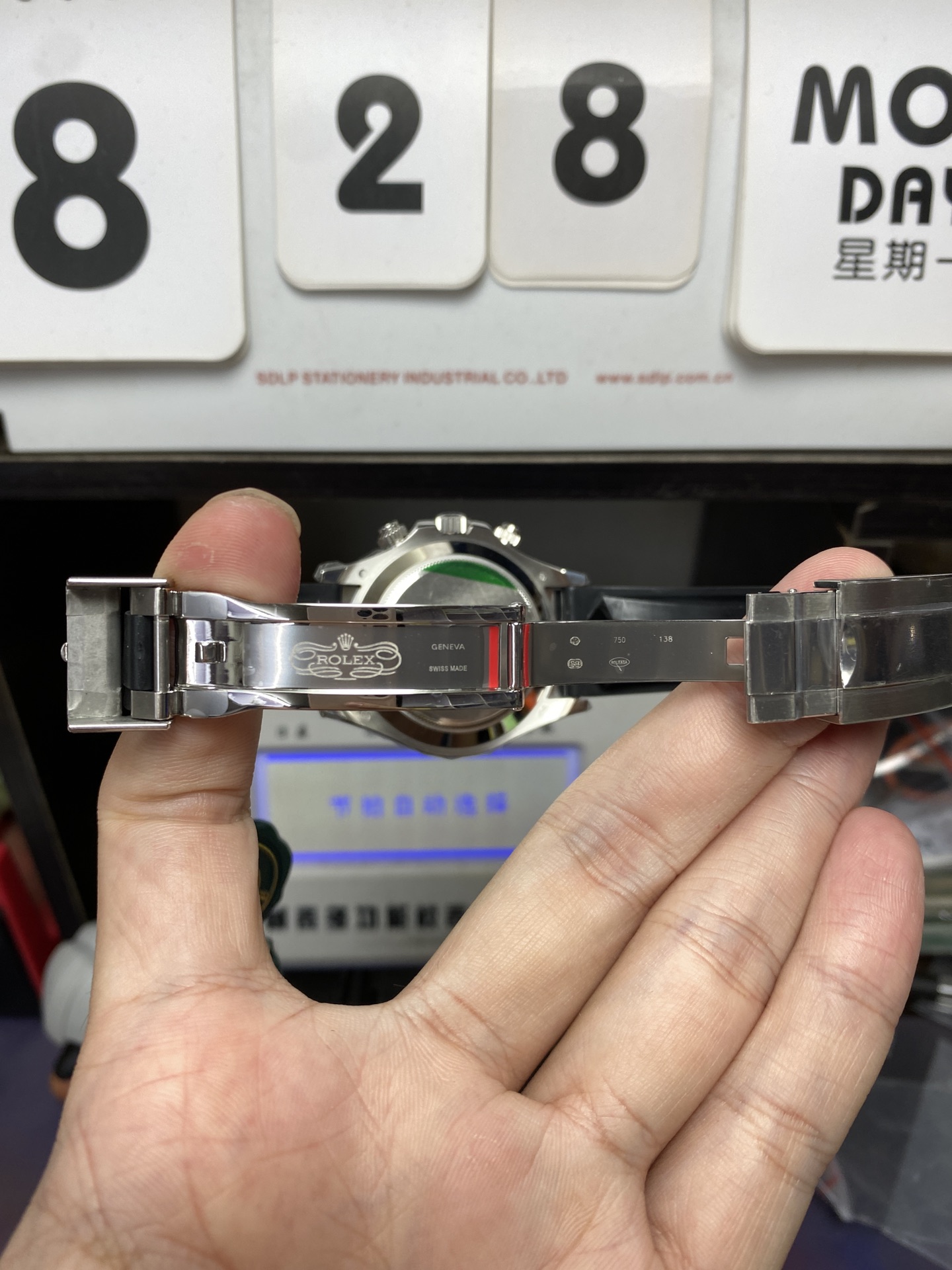 Rolex Cosmograph Daytona Series 116519ln-0024, gray dial and ceramic bezel, 40mm size.