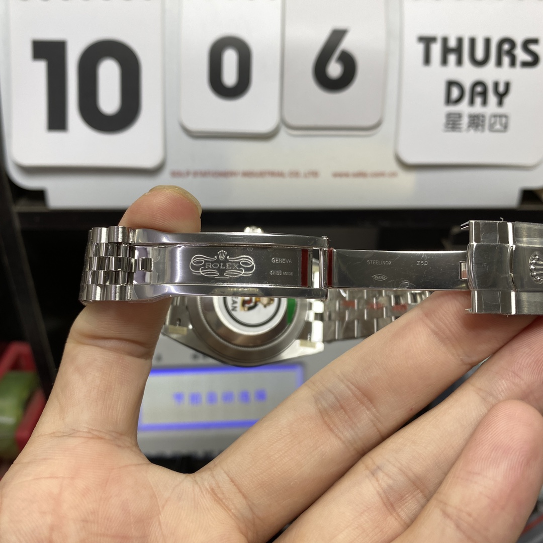 Rolex Datejust Series m126334-0014, Dark Grey Dial Fluted Bezel, 41mm Size.Jubilee strap