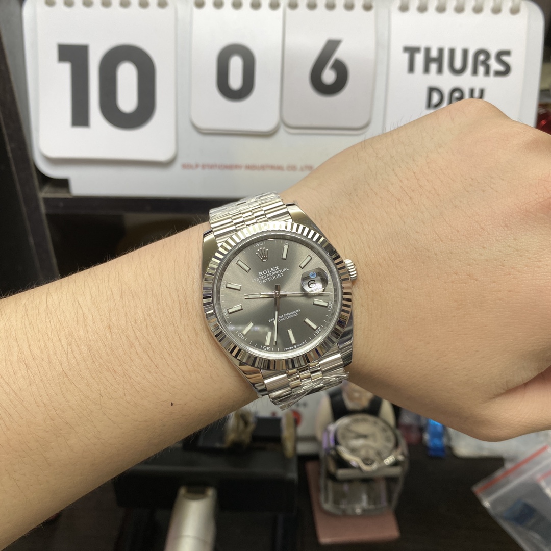 Rolex Datejust Series m126334-0014, Dark Grey Dial Fluted Bezel, 41mm Size.Jubilee strap