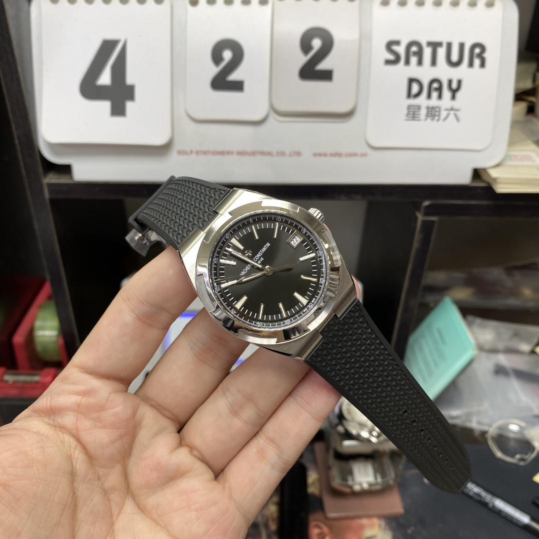 Vacheron Constantin Overseas series 4500V, BLACK Dial with rubber Bracelet, 41.5mm Size.