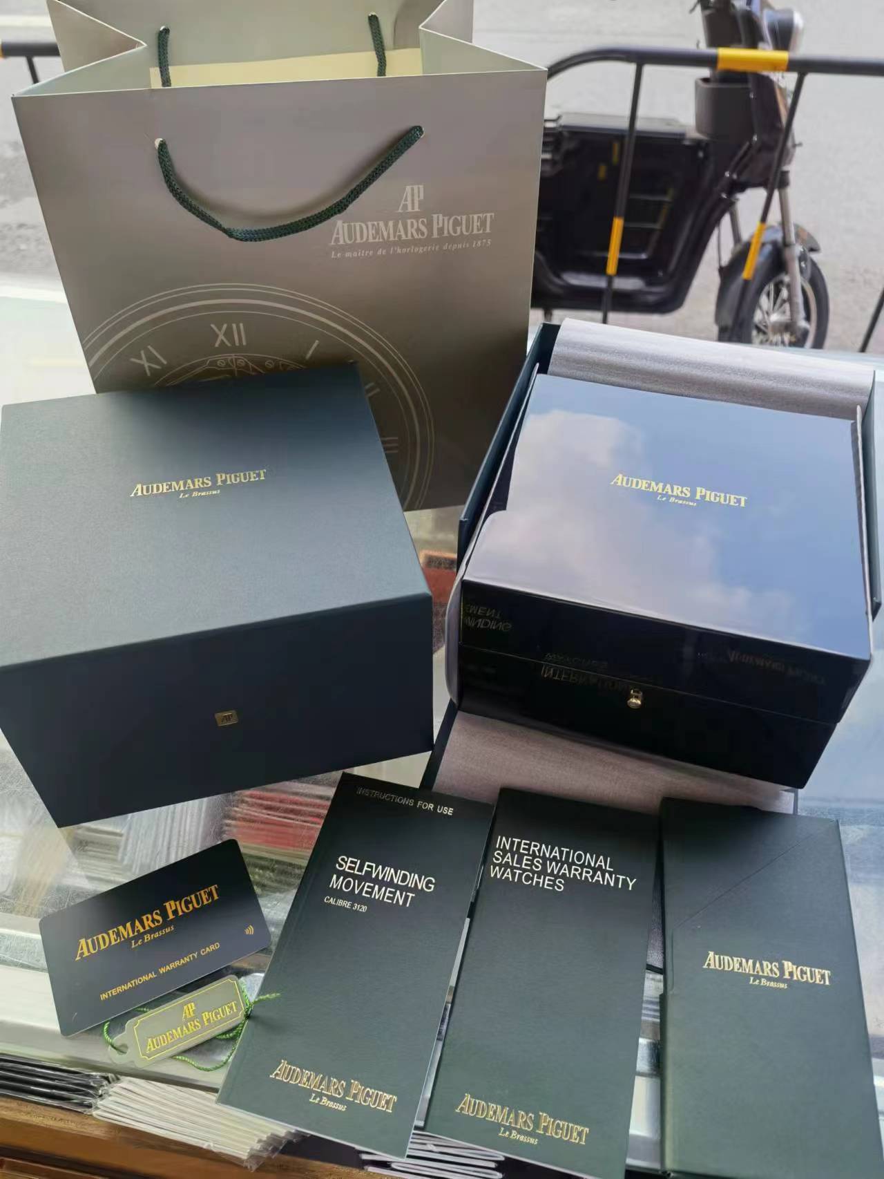 AUDEMARS PIGUET FULL SET γALL WOODENγ Original BOX